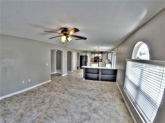 5th image of 2789 Maureen Dr