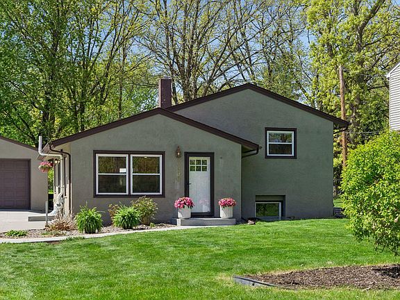 3rd image of 2590 Arbor Dr