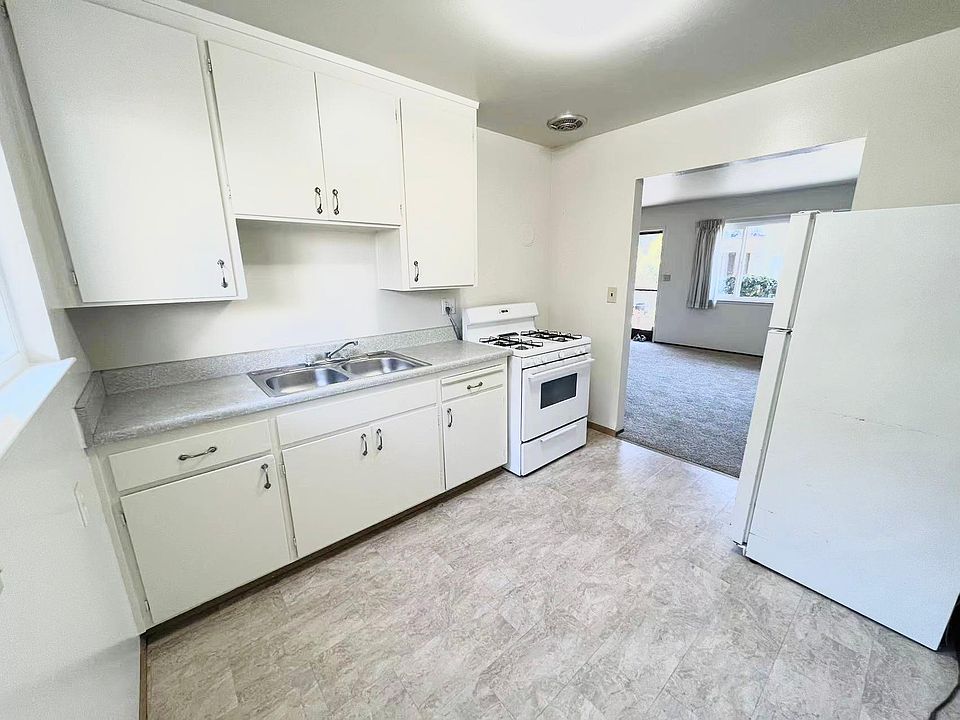 1st image of 674 Lincoln St #3