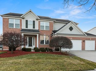 147 Rosewood Dr, Streamwood, IL 60107
