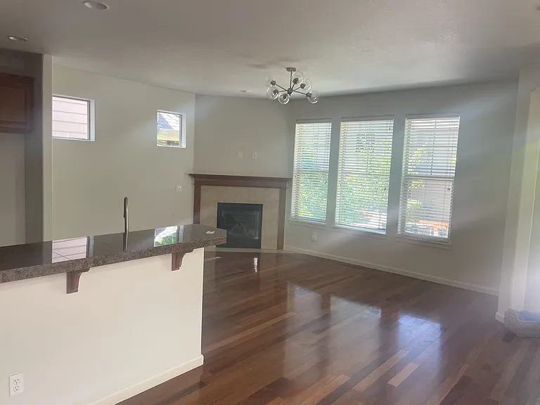 880 SW Mozart Ter — Photo 6