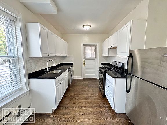 5th image of 3823 N Greenview Ave APT 3W