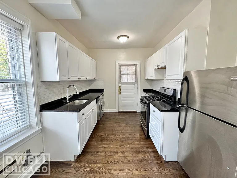 3823 N Greenview Ave #3W — Photo 5