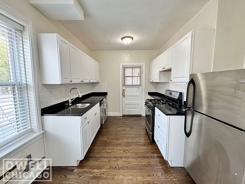 full kitchen view