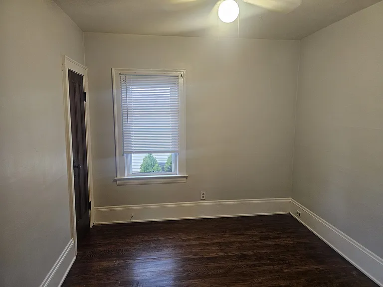 3518 Schiller Ave #UPSTAIRS — Photo 10