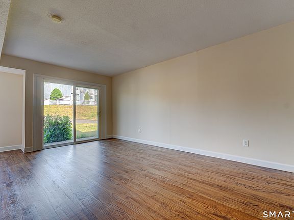 3rd image of 4 Birch Lane #K