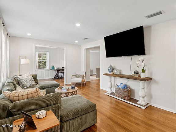 3rd image of 4232 GENOA Avenue