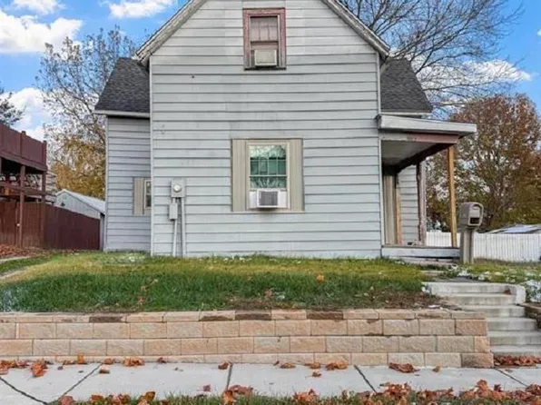 1013 N 3rd St, Boonville, IN 47601