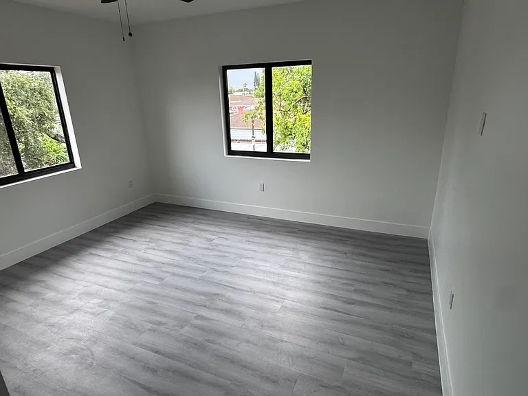 2145 NW 47th St #2 — Photo 11