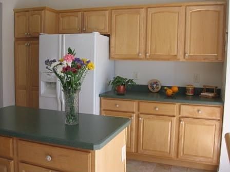 5th image of 18 Mayfield Dr