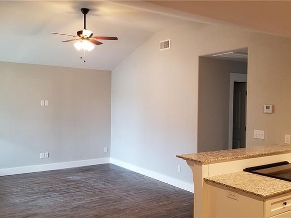 3rd image of 459 Oakwoods Dr