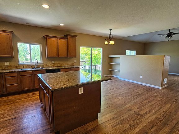 5th image of 13955 E 107th Ave