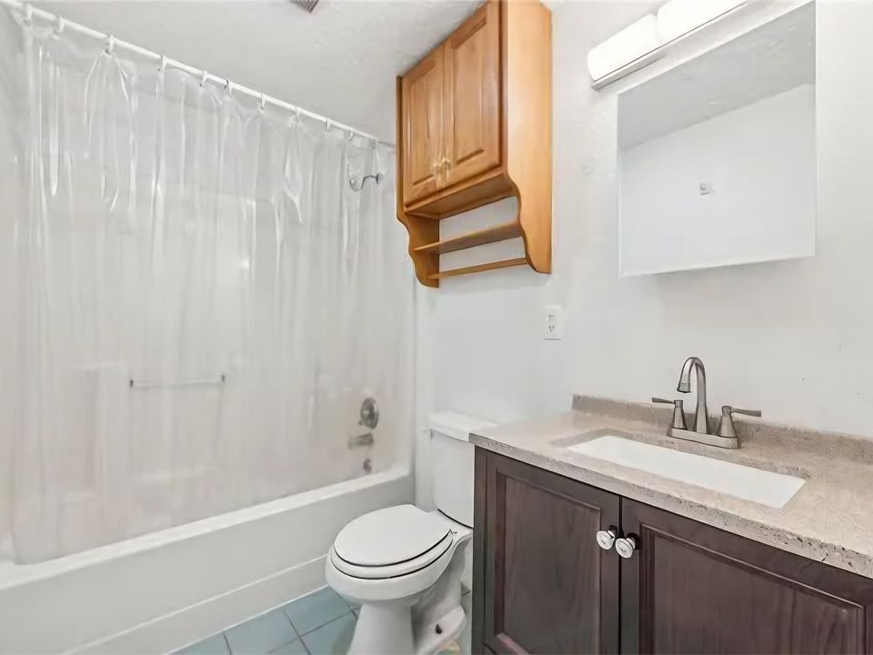2nd image of 201 Woodside Rd APT 1