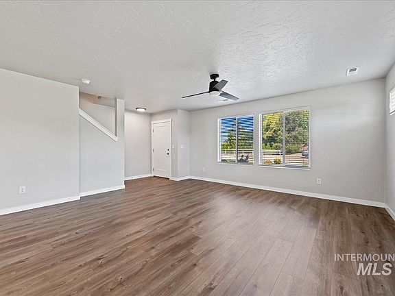 3rd image of 12437 W Victory Rd