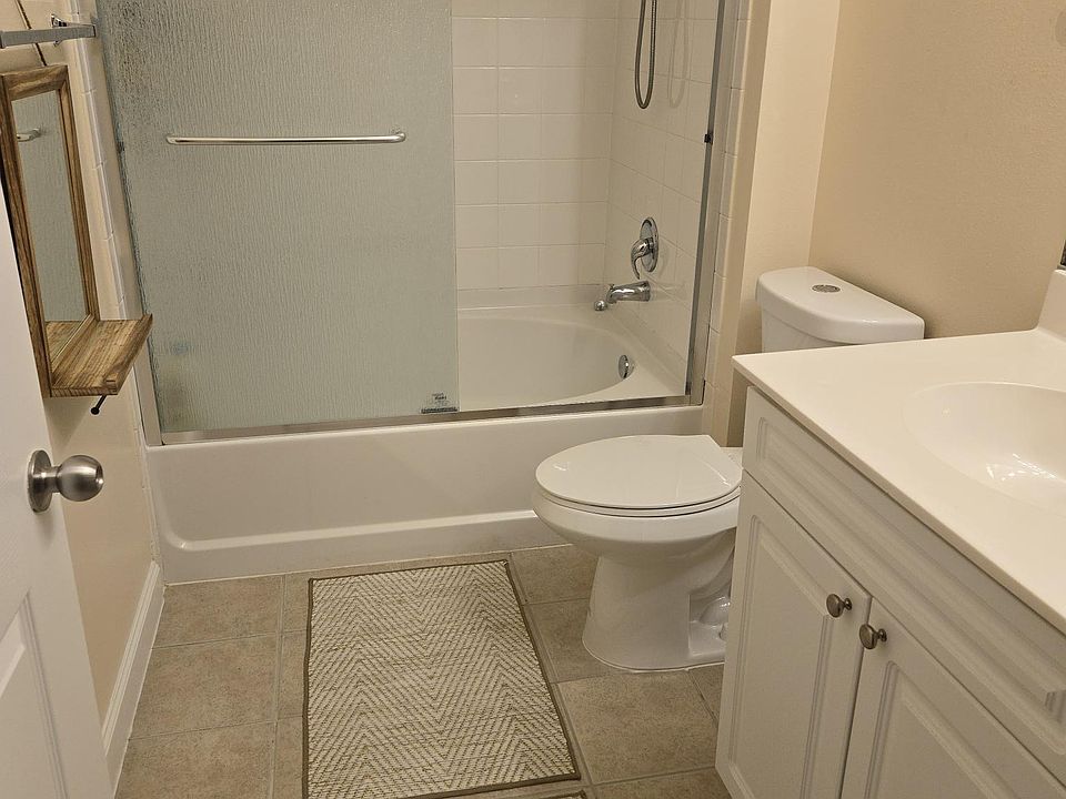 1st image of 501 Hungerford Dr #1