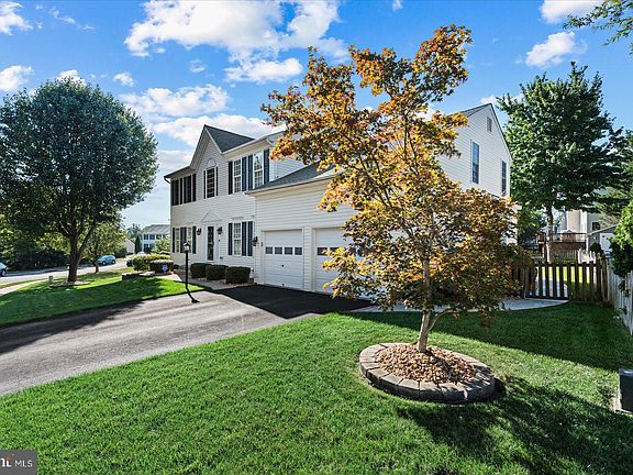 2nd image of 4 Glenhaven Ct