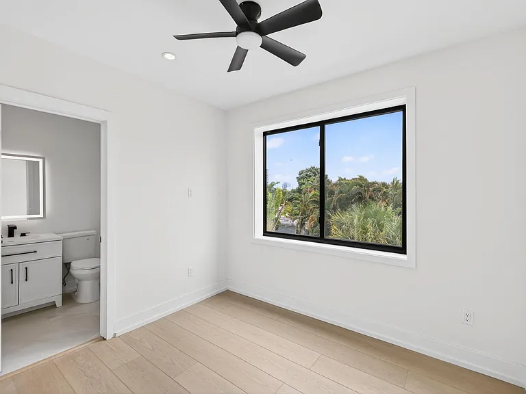 507 SW 11th St — Photo 36