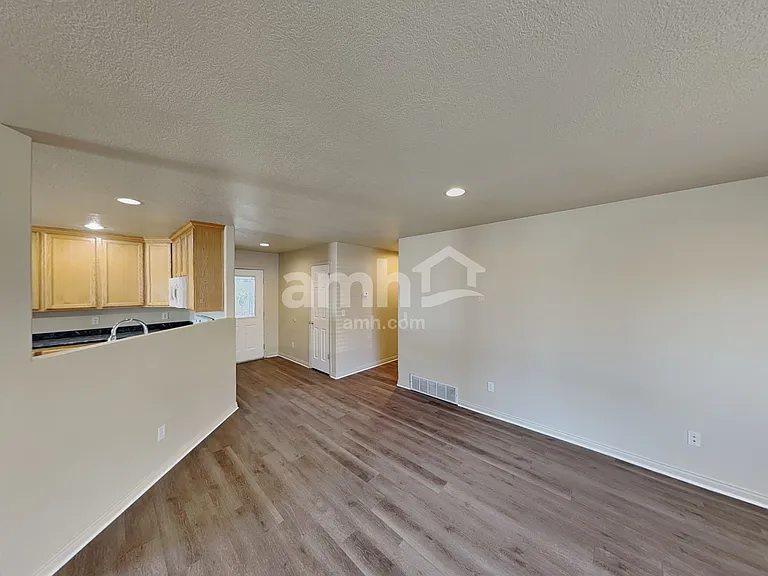 420 N Madison Ave — Photo 5