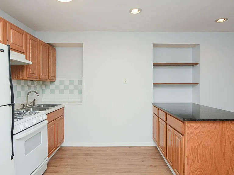 2347 W 24th Pl #FG — Photo 4