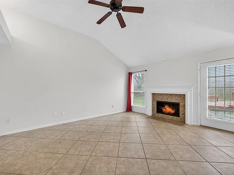 1035 Cascade Creek Dr — Photo 13