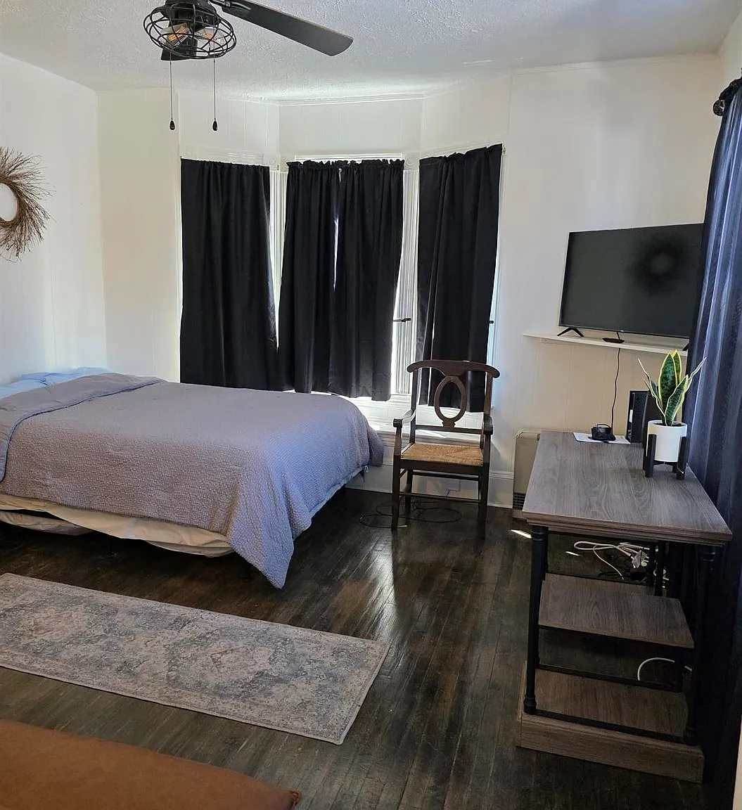 1 bed, 3797 sqft, $1,250 — Photo 1