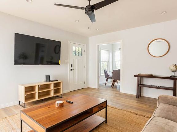 3rd image of 201 Stepney St #201