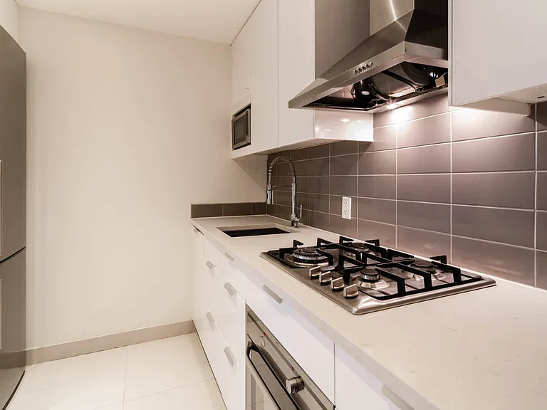 431 W 37th St #10G — Photo 7