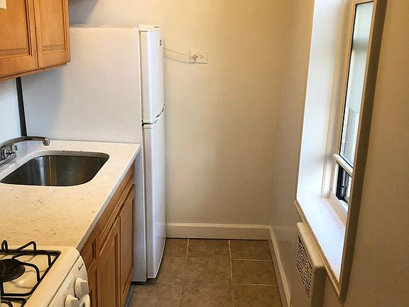 4th image of 14219 Barclay Ave APT 6
