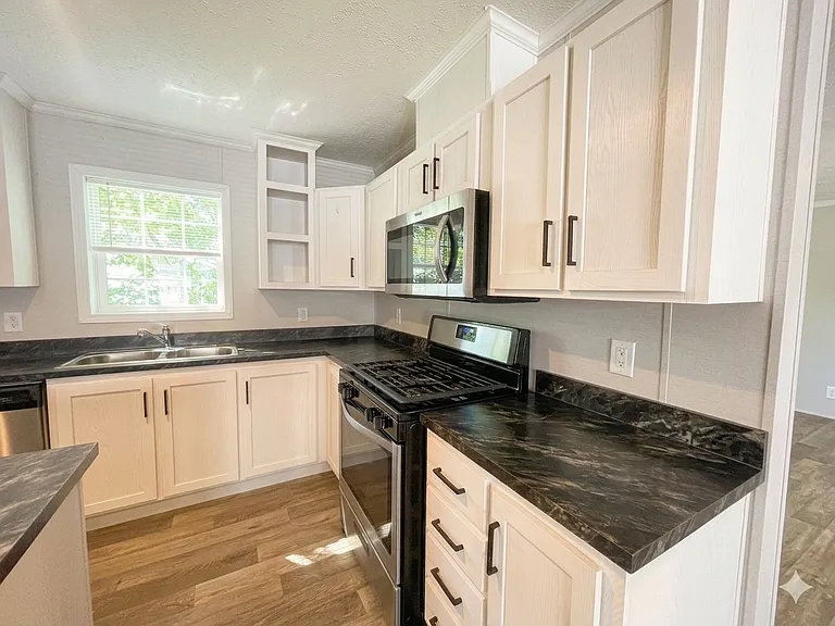 73 Ashley Cir #134 — Photo 6