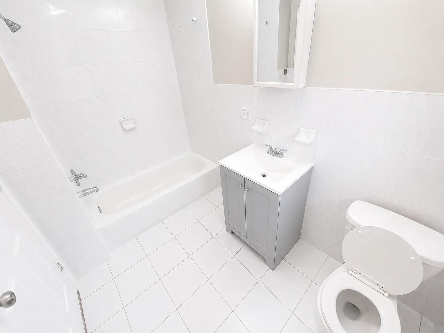 4 bed, 1350 sqft, $2,345 — Photo 3