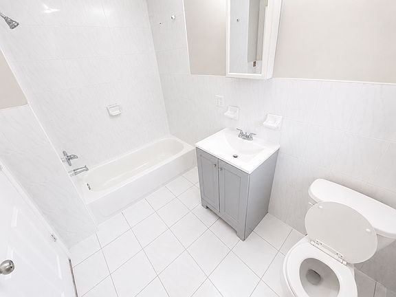 3rd image of 857 S 14th St #3