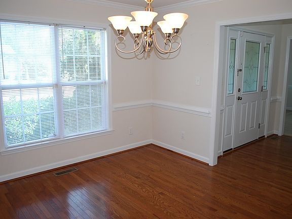 5th image of 102 Oak Hollow Ct