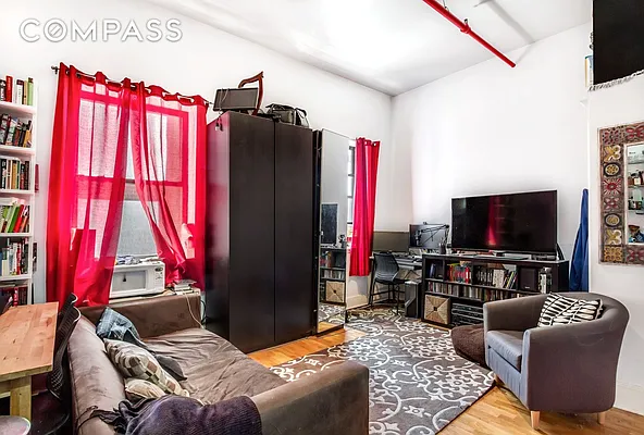 Rented by Compass | media 21