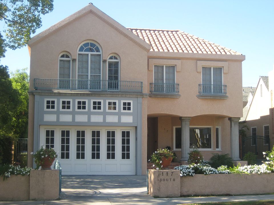 1st image of 117 S Poinsettia Pl