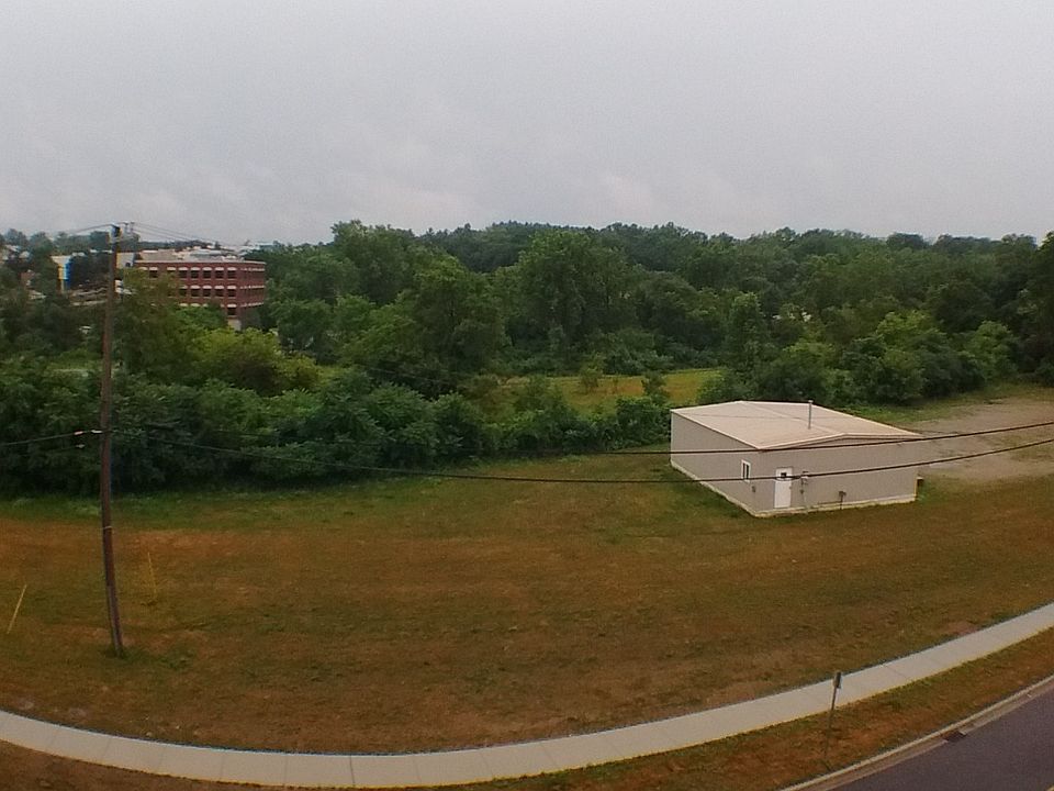 2nd image of 112 Walnut Blvd Unit 403