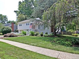 34 Windsor Pl, Fairfield, CT 06824