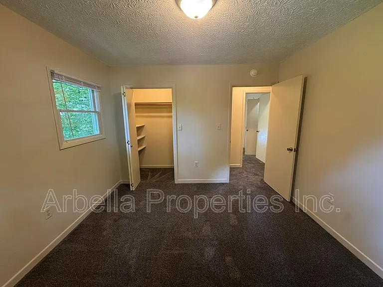 1029 Surmont Ct — Photo 11