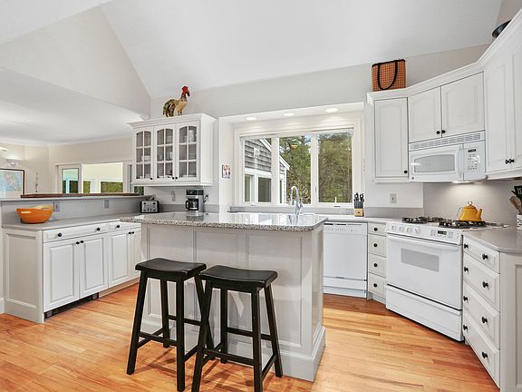 3rd image of 50 Hopkins Drive
