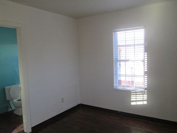 2nd image of 1109 SW 27th St