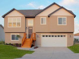 25 S Cavalier Ln, Greenacres, WA 99016