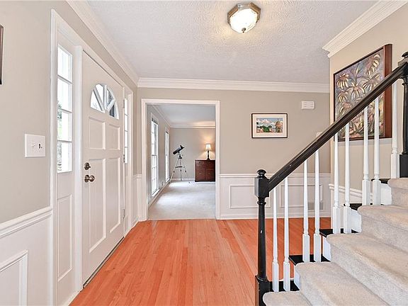 3rd image of 405 Bellflower Ct