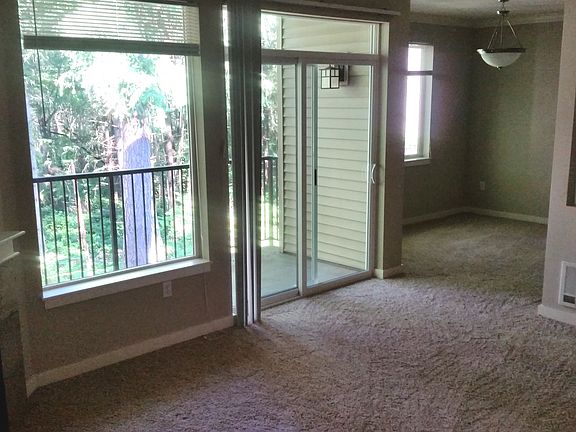 3rd image of 25025 SE Klahanie Blvd APT C202