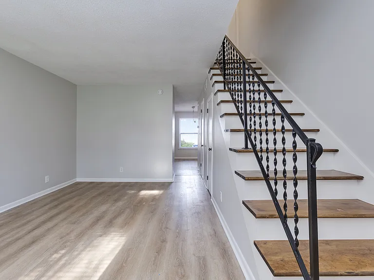 1032 Hickory Hill Ln — Photo 14