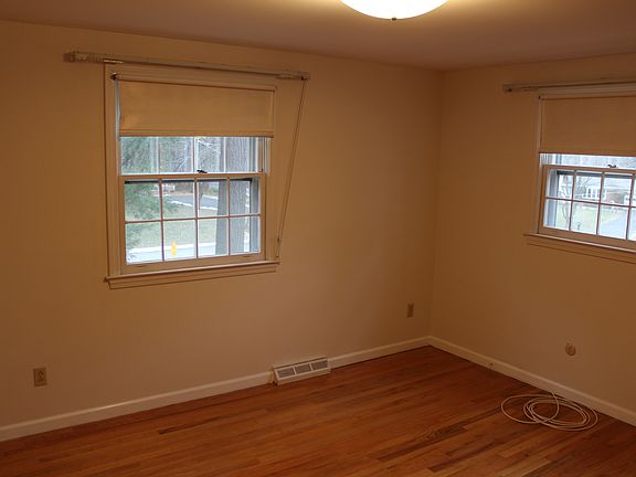 5th image of 28 Northcrest Dr