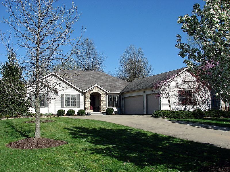 Inviting Ranch w- 3 Car Garage!