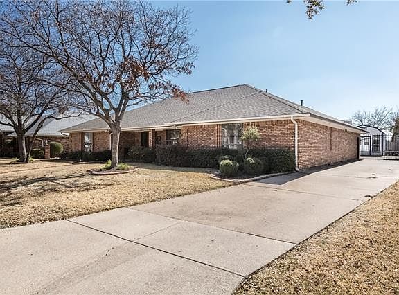 2nd image of 5029 Lake View Cir