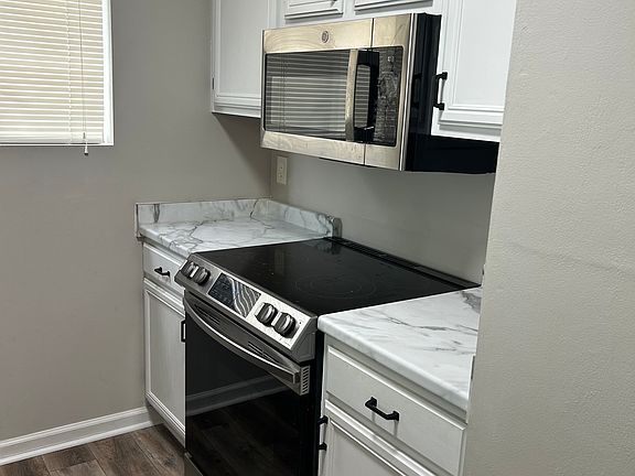 5th image of 476 Richview Park Cir W