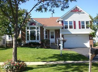 1648 Warrington Ln, Crystal Lake, IL 60014