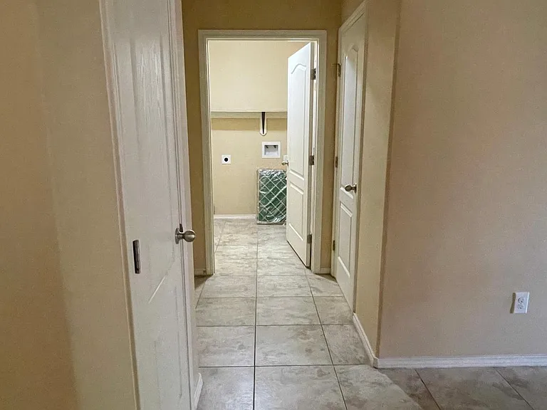 4405 Thunderbird Ave — Photo 5