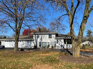 630 68th St, Willowbrook, IL 60527